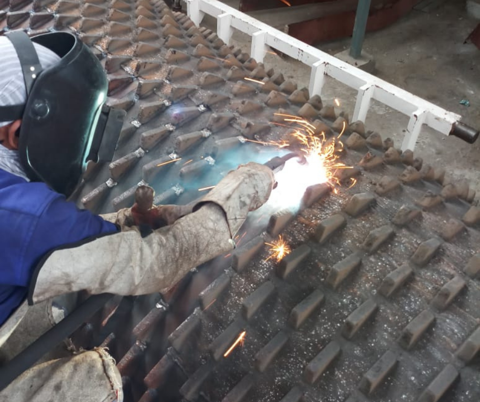 Team IMCO Hardfacing and rebuilding TRPF teeth using the Zuper W 530 OA